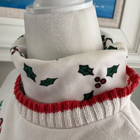 Vintage Holiday Present Christmas Turtleneck Sweatshirt - Picture 5 of 11